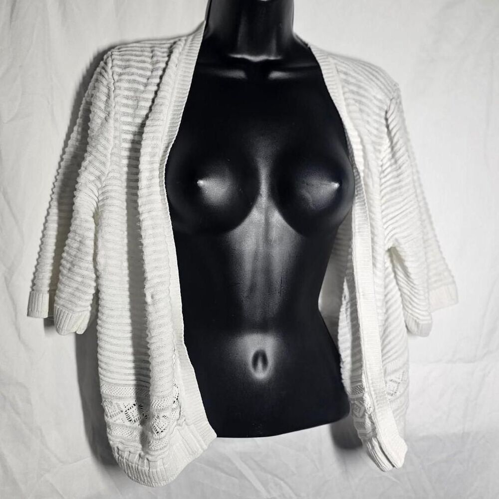 white crochet type knit cropped half sleeve cardigan